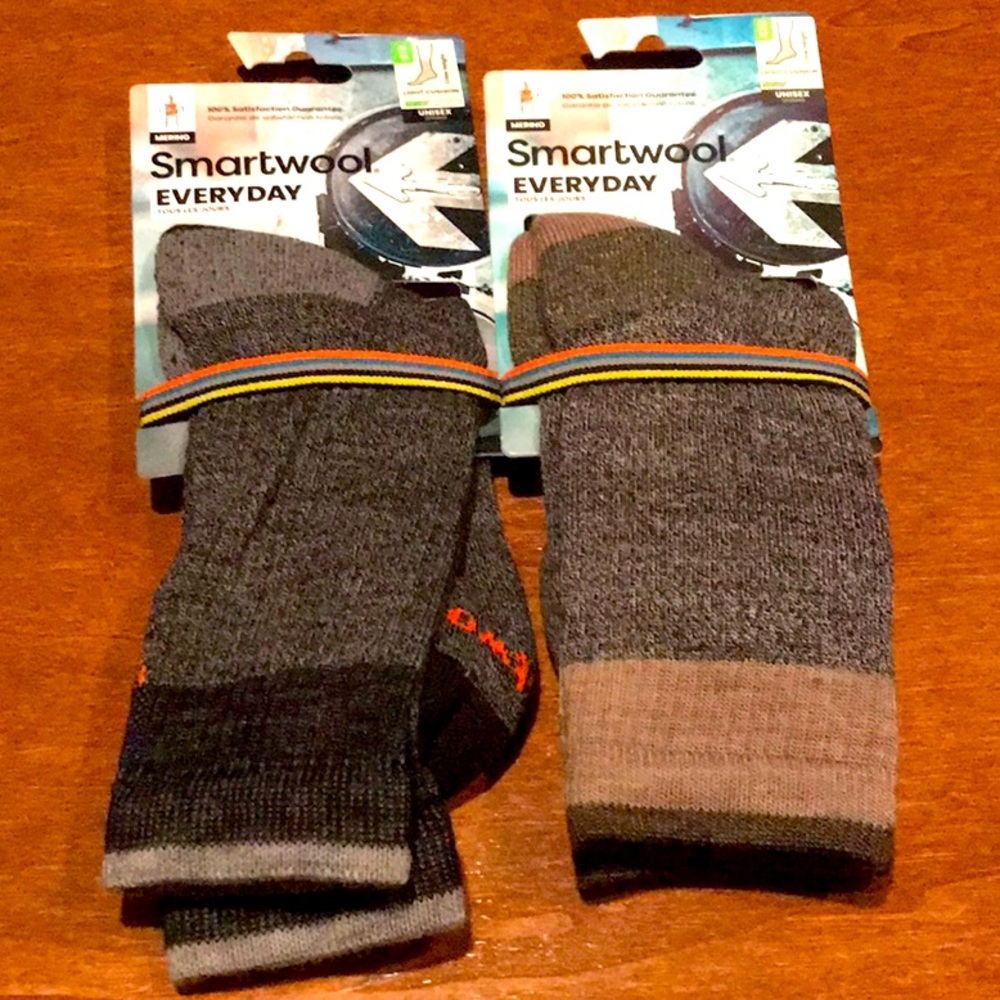 2 PAIRS OF CREW HIGHT UNISEX SICKS BY SMART WOOL